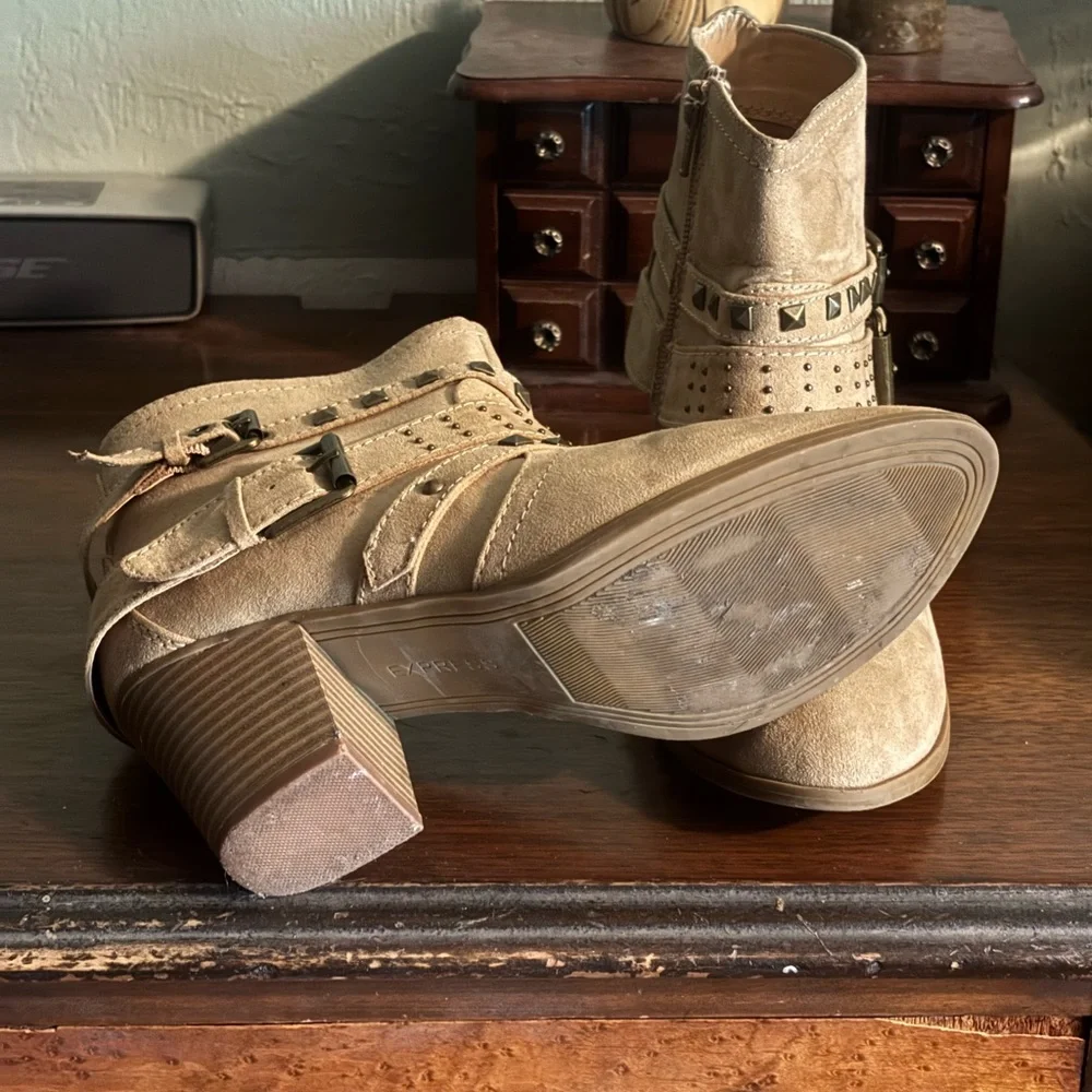 Express Tan Studded Double Buckle Ankle Booties size 7 - Picture 11 of 11